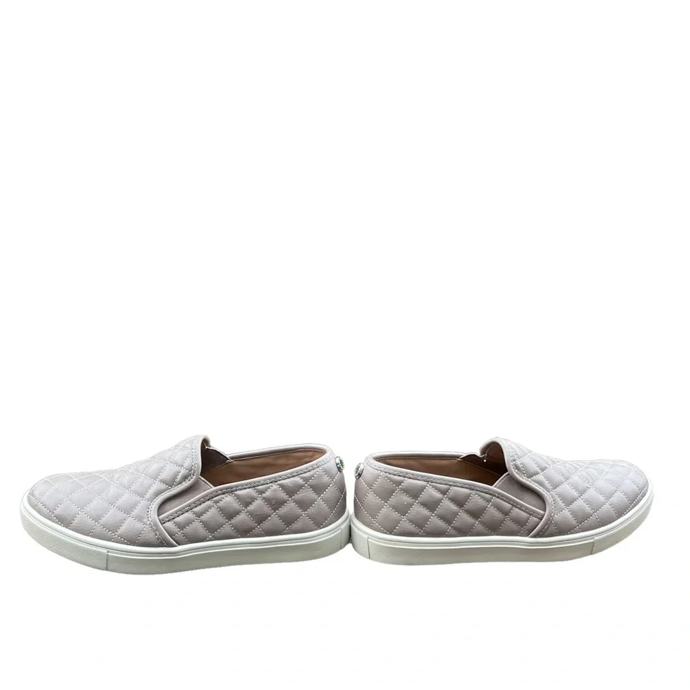 Steve Madden Ecentrcq Quilted Silver Slip On Loafer Size: 8.5
